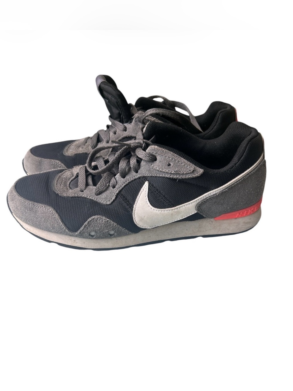 Nike Venture Runner Iron Grey Flash Crimson Black Men Size 9 CK2944-004 Sneaker